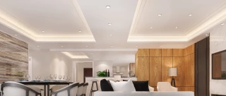 Plafond tendu blanc mat installé dans un salon moderne